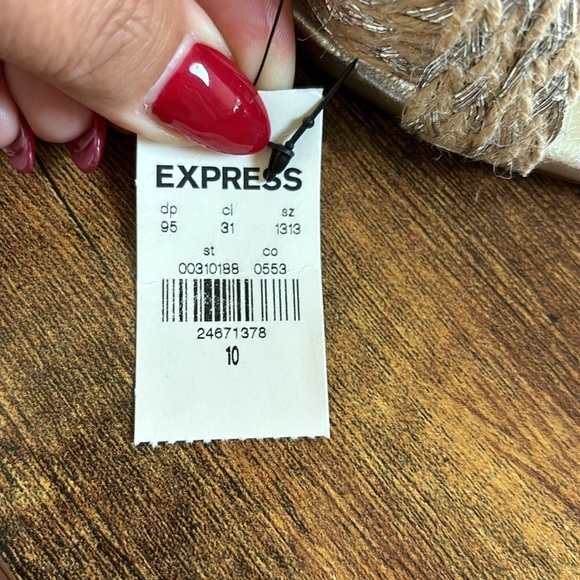 Express New Block Heel Open Toe Sandals. Size 10 - Picture 8 of 8